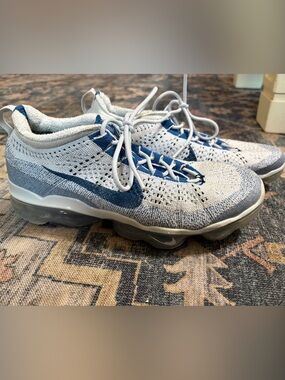 Nike Flyknit VaporMax Sneakers in Light Gray and Navy Blue